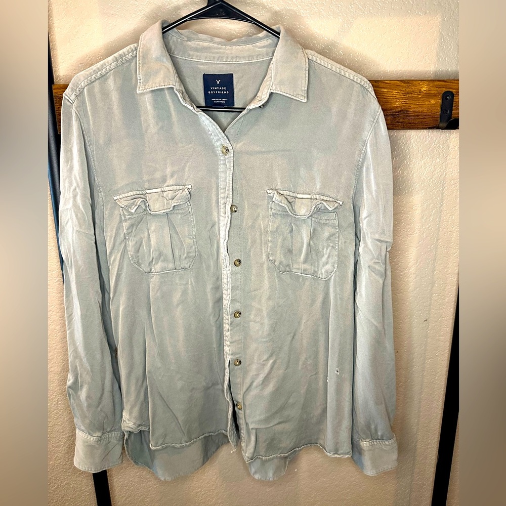 American Eagle Boyfriend button shirt thicc 😉